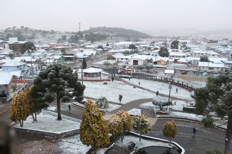 Vista aérea de Urupema completamente coberta de neve